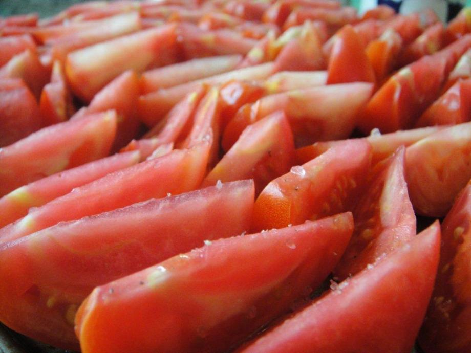 Sliced tomatoes