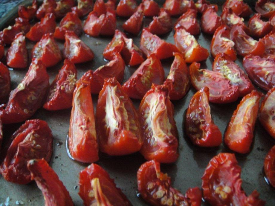 Stove or oven-dried tomatoes