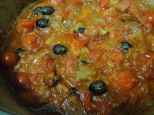 Tomato and olive sauce