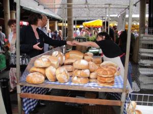 StroudFarmersMarket (7) A bread stall