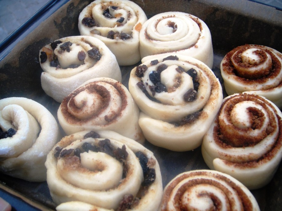 Chelsea and cinnamon buns ready for the oven