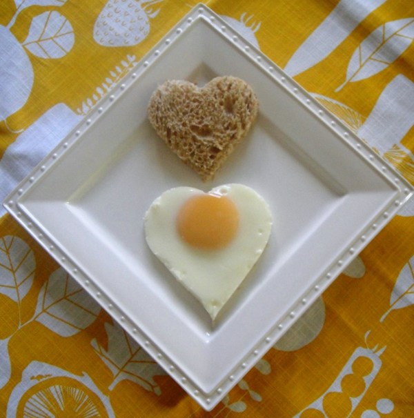 Heart-shaped fried egg
