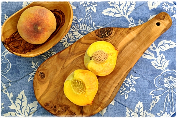 Peaches and a chopping board