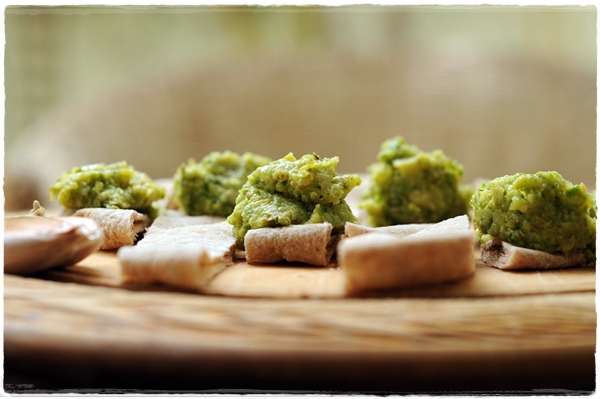 Courgette dip on wholewheat organic flat bread