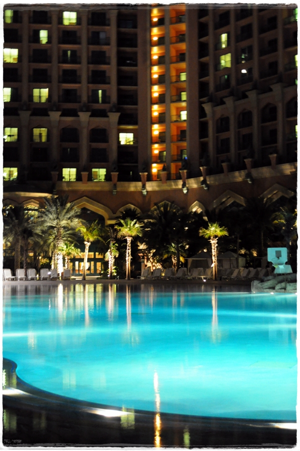 The pool at night - Atlantis