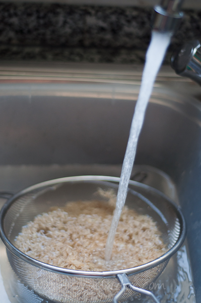 rinsing rice