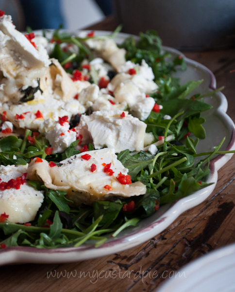 Herb salad with goat's cheese
