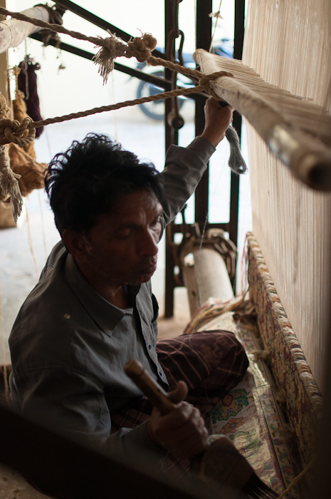 weaving in Jaipur
