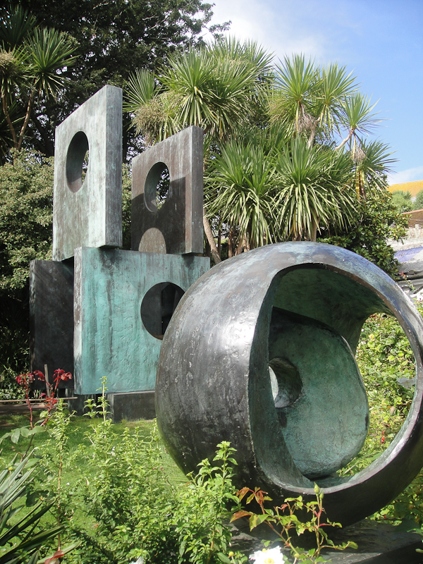 Barbara Hepworth sculpture garden - mycustardpie.com