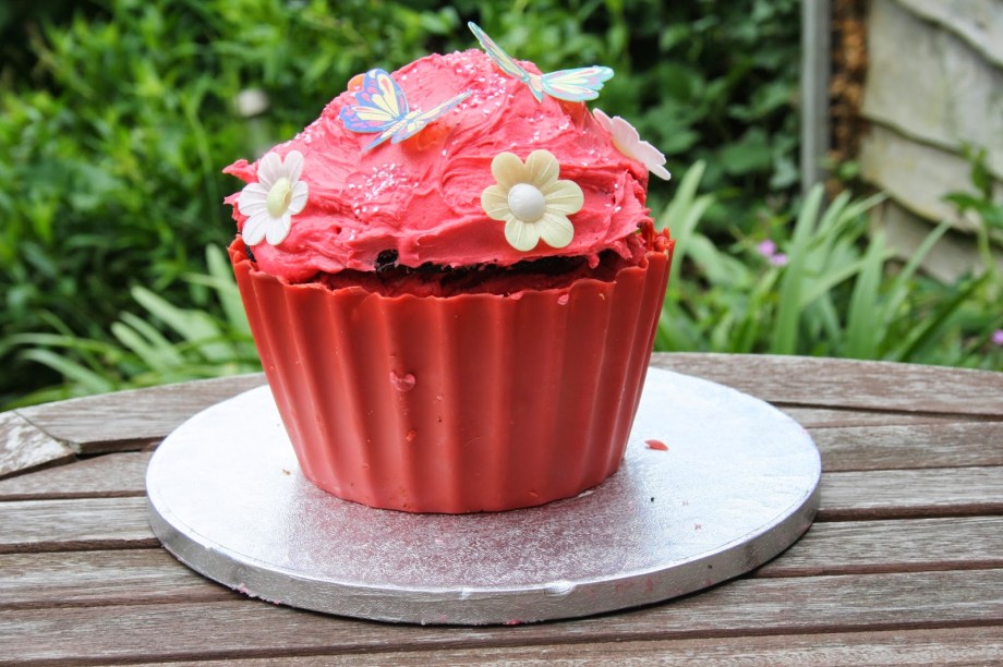 giant cupcake that Caroline Makes.