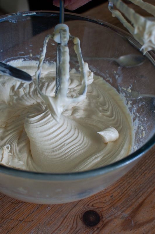 Classic Victoria sandwich cake on www.mycustardpie.com