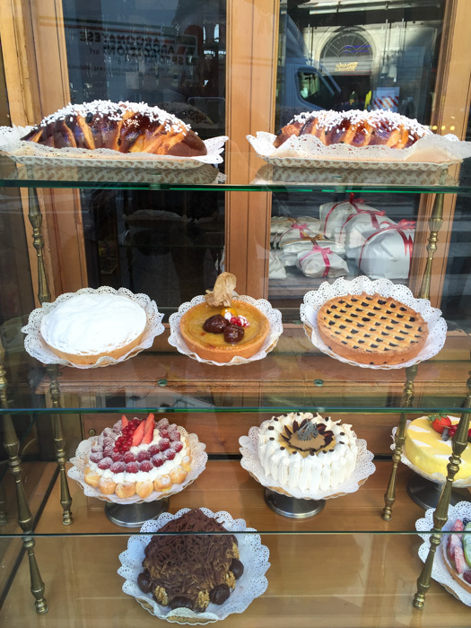 Pasticceria Marchesi. How to have breakfast in Milan