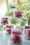 Flavoured ice cubes – a simple way to transform a cocktail. Bookmark for long hot summer days or when you are dreaming of summer. Pomegranate Cointreau fizz on mycustardpie.com