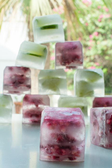 Flavoured ice cubes - a simple way to transform a cocktail. Bookmark for long hot summer days or when you are dreaming of summer. Pomegranate Cointreau fizz on mycustardpie.com