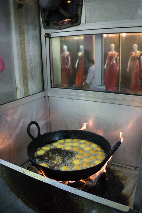 Food tours in Dubai. Read about the best ones on mycustardpie.com