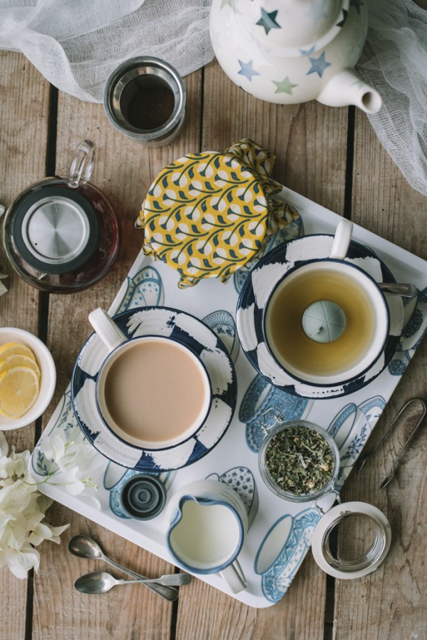 A tray with methods of tea making that doesn't use tea bags