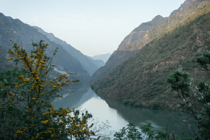 view of the Beas river from the road to Manali