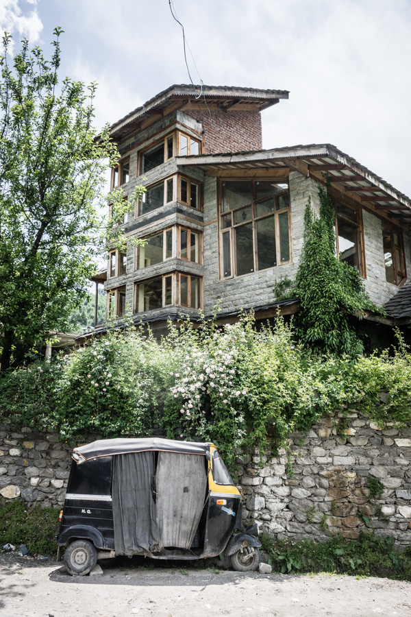 Manali yoga retreat building from the road