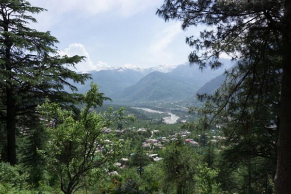 view of Manali valley