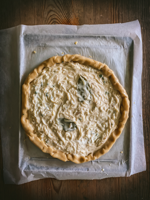 Uncooked onion and thyme tart